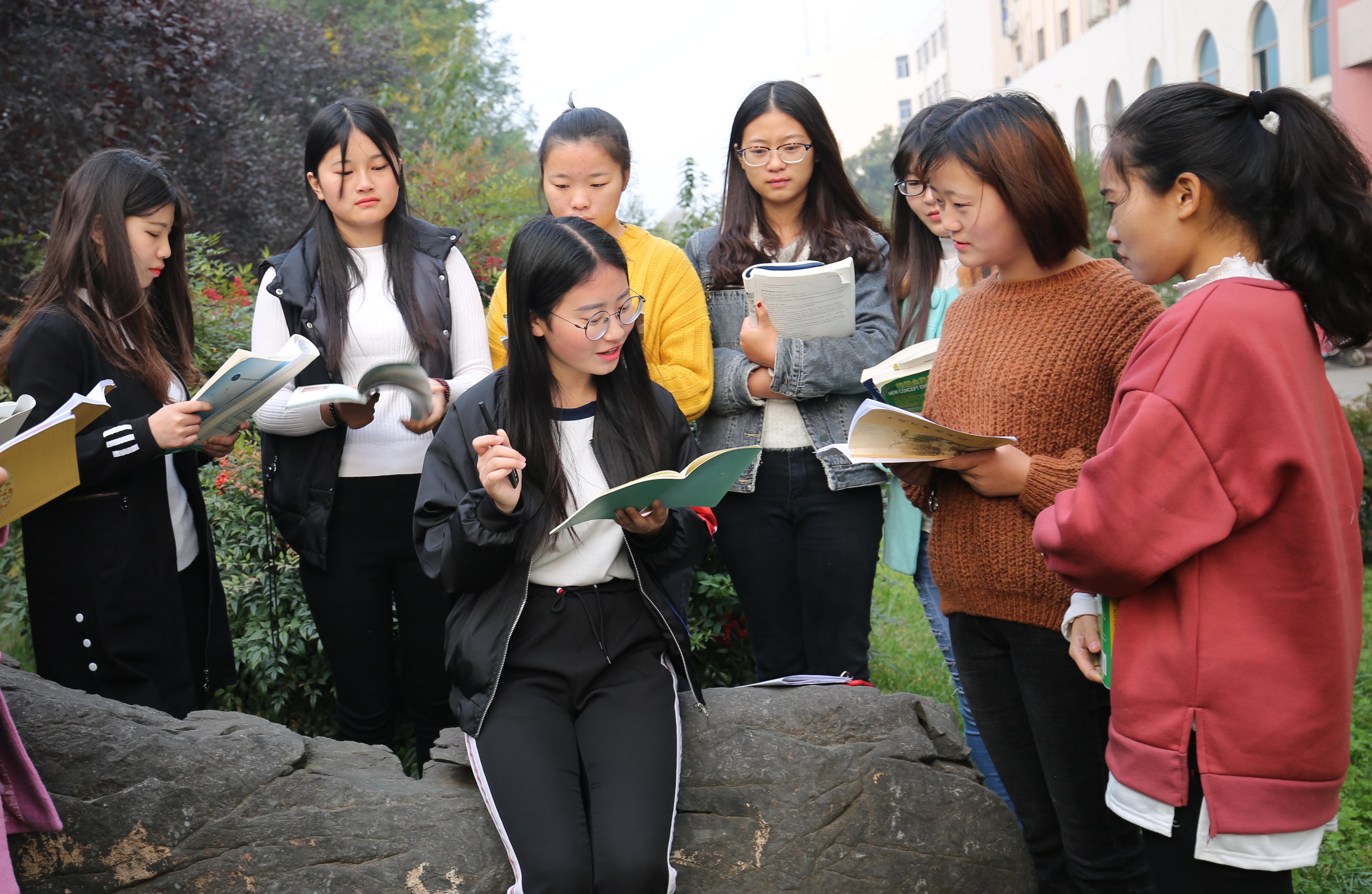 同学,经典诵读训练营喊你晨读了!-漯河职业技术学院教师教育学院(公共教学部)